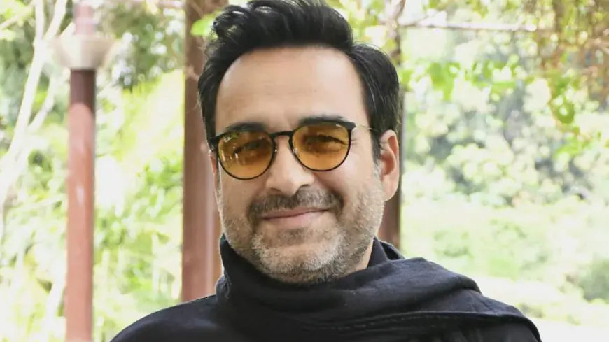 Pankaj Tripathi Tours Mumbai's Atal Setu With Students Ahead Of "Main Atal Hoon" Release